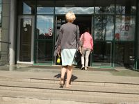 Feet - Milana - 2016-05-27 Barefoot shopping day