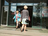 Feet - Milana - 2016-05-27 Barefoot shopping day