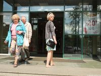 Feet - Milana - 2016-05-27 Barefoot shopping day