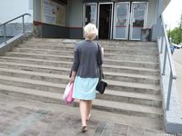 Feet - Milana - 2016-05-27 Barefoot shopping day