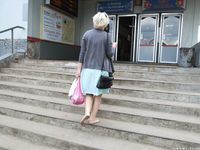 Feet - Milana - 2016-05-27 Barefoot shopping day