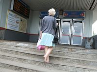 Feet - Milana - 2016-05-27 Barefoot shopping day