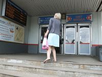 Feet - Milana - 2016-05-27 Barefoot shopping day