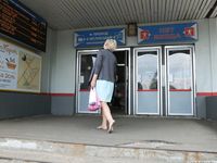 Feet - Milana - 2016-05-27 Barefoot shopping day