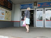 Feet - Milana - 2016-05-27 Barefoot shopping day