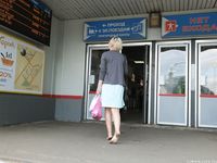 Feet - Milana - 2016-05-27 Barefoot shopping day