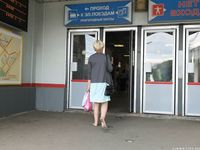 Feet - Milana - 2016-05-27 Barefoot shopping day