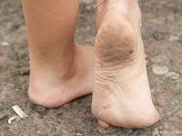 Feet - Nadya - 2006-09-20 Barefoot auto-lady