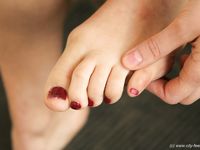 Feet - Nadya - 2006-09-20 Barefoot auto-lady