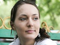 Feet - Nadya - 2006-09-20 Barefoot auto-lady