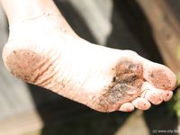 Feet - Nadya - 2006-09-20 Barefoot auto-lady