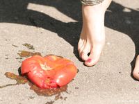 Feet - Nadya - 2006-09-20 Barefoot auto-lady