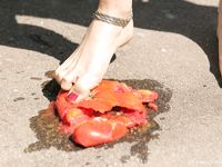 Feet - Nadya - 2006-09-20 Barefoot auto-lady