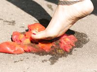 Feet - Nadya - 2006-09-20 Barefoot auto-lady