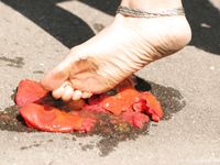 Feet - Nadya - 2006-09-20 Barefoot auto-lady