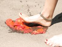 Feet - Nadya - 2006-09-20 Barefoot auto-lady