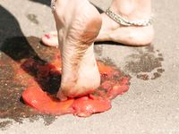 Feet - Nadya - 2006-09-20 Barefoot auto-lady