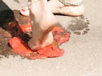 Feet - Nadya - 2006-09-20 Barefoot auto-lady