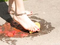 Feet - Nadya - 2006-09-20 Barefoot auto-lady