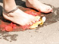 Feet - Nadya - 2006-09-20 Barefoot auto-lady