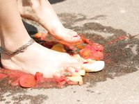 Feet - Nadya - 2006-09-20 Barefoot auto-lady