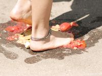 Feet - Nadya - 2006-09-20 Barefoot auto-lady