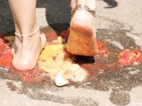 Feet - Nadya - 2006-09-20 Barefoot auto-lady