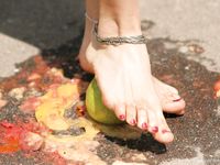 Feet - Nadya - 2006-09-20 Barefoot auto-lady