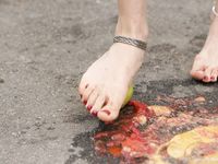 Feet - Nadya - 2006-09-20 Barefoot auto-lady