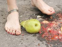 Feet - Nadya - 2006-09-20 Barefoot auto-lady