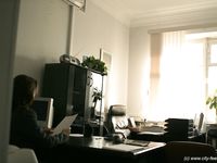 Feet - Nadya - 2007-01-20 Office barefoot lady