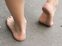 Feet - Nadya - 2007-01-20 Office barefoot lady