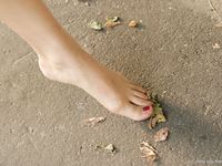 Feet - Nadya - 2007-01-20 Office barefoot lady