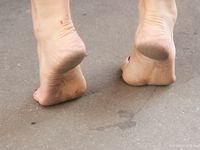 Feet - Nadya - 2007-01-20 Office barefoot lady