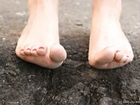 Feet - Nadya - 2007-01-20 Office barefoot lady