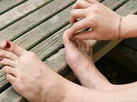 Feet - Nadya - 2007-01-20 Office barefoot lady