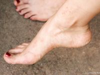 Feet - Nadya - 2007-01-20 Office barefoot lady