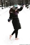 Feet - Nastya C - 2012-05-23 Frozen feet in public
