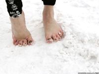 Feet - Nastya C - 2012-05-23 Frozen feet in public