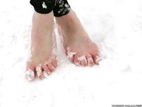 Feet - Nastya C - 2012-05-23 Frozen feet in public