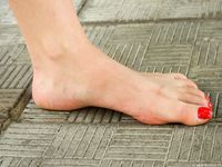 Feet - Nastya C - 2015-08-09 Afternoon city walk