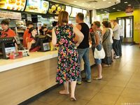 Feet - Nastya C - 2015-08-09 Afternoon city walk