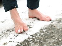 Feet - Nastya D - 2017-01-21 Cheerful barefoot girl