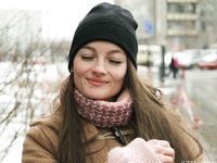 Feet - Nastya D - 2017-01-21 Cheerful barefoot girl