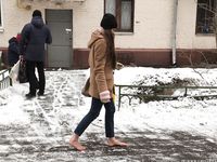 Feet - Nastya D - 2017-01-21 Cheerful barefoot girl