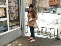Feet - Nastya D - 2017-01-21 Cheerful barefoot girl