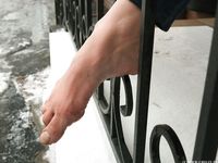 Feet - Nastya D - 2017-01-21 Cheerful barefoot girl