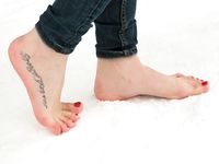 Feet - Natalia A - 2016-10-25 Barefoot on the snow