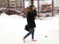 Feet - Natalia A - 2016-10-25 Barefoot on the snow