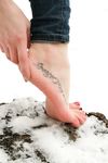 Feet - Natalia A - 2016-10-25 Barefoot on the snow